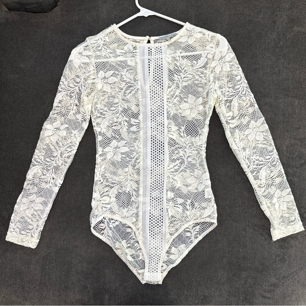 CHARLOTTE RUSSE Long Sleeve Floral Lace Bodysuit Leotard White Cream Ivory S
